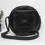 Okrągła czarna pikowana listonoszka round bag lakier