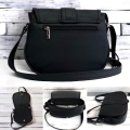 Mała-czarna-listonoszka-z-klapką.jpeg