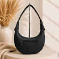Czarna torebka hobo z pikowanej ekoskóry Luna Hobo Classic – widok z tyłu