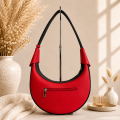 Czerwona torebka hobo Luna Hobo Classic – widok z tyłu torebki