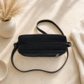 Listonoszka Box Black Velvet Herringbone z praktycznymi kieszeniami- widok z góry
