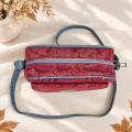 Listonoszka Box Denim Snake Charm – widok z góry jeansowej torebki damskiej z czerwonym wzorem