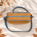 Listonoszka Box Denim Camel Sand – widok z góry jeansowej torebki damskiej w odcieniu camel