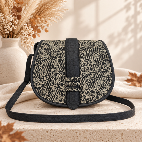 Duża czarno-beżowa listonoszka damska z klapką Black Vanilla Lace w kwiaty – Kiszelewska