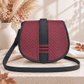 Duża bordowo-czarna listonoszka z klapką Burgundy Velvet Herringbone – pikowany welur Kiszelewska