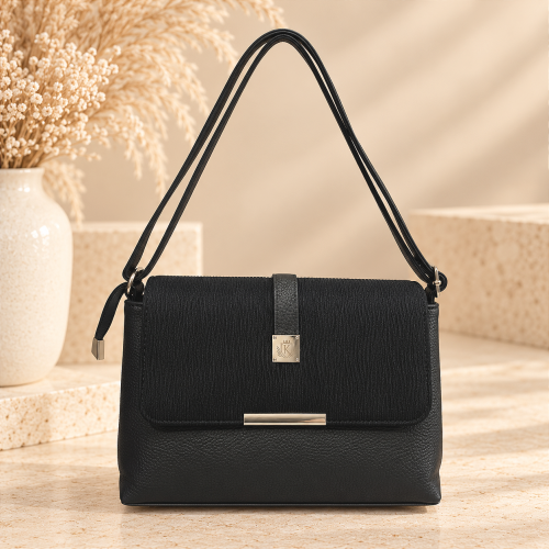 Elegancka czarna torebka na ramię Black Suede Waves – zamszowa klapka z pionowym falistym wzorem, czarna ekoskóra, Kiszelewska